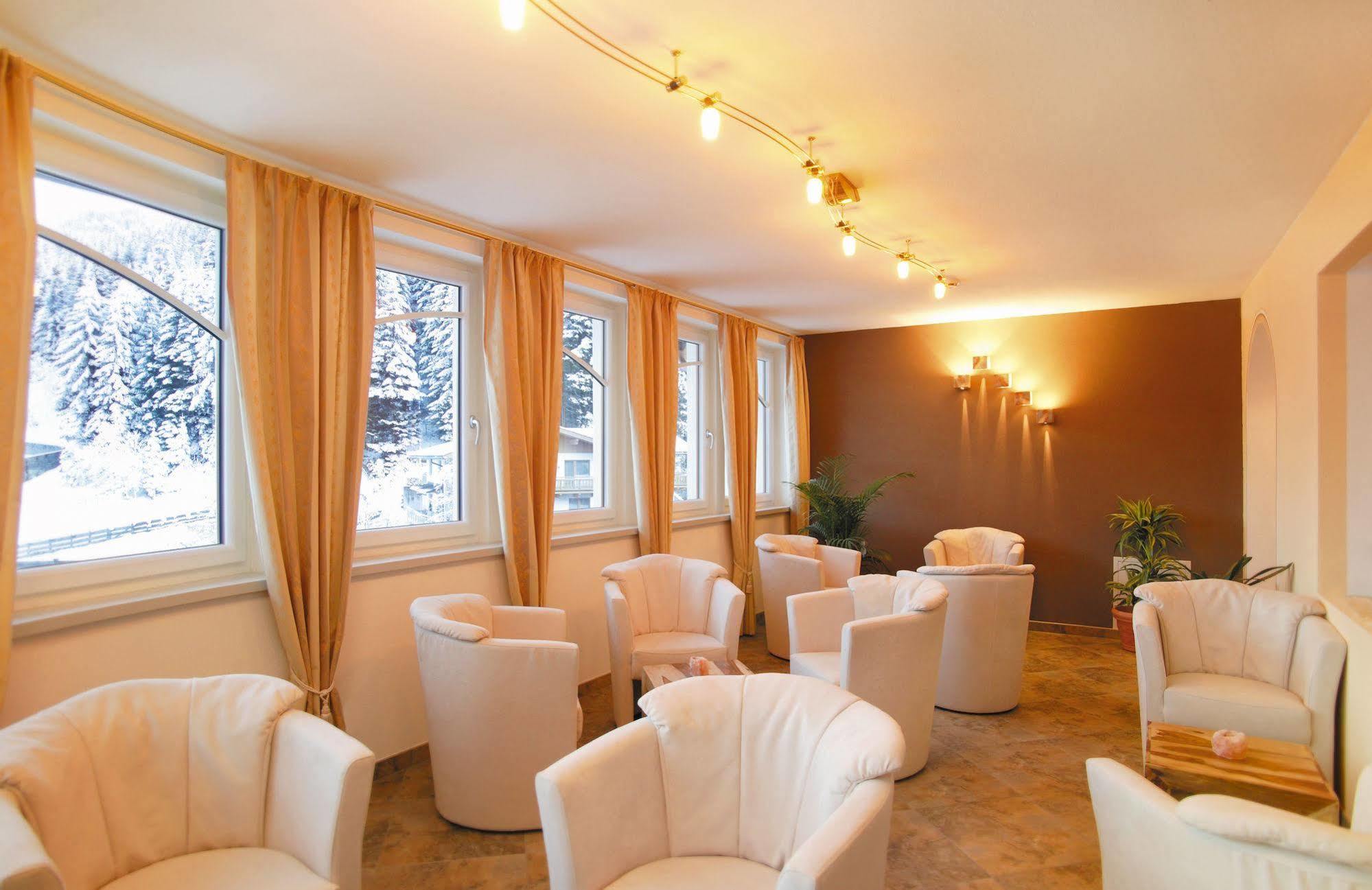 Alpenherz Hotel Garni Герлос Екстериор снимка