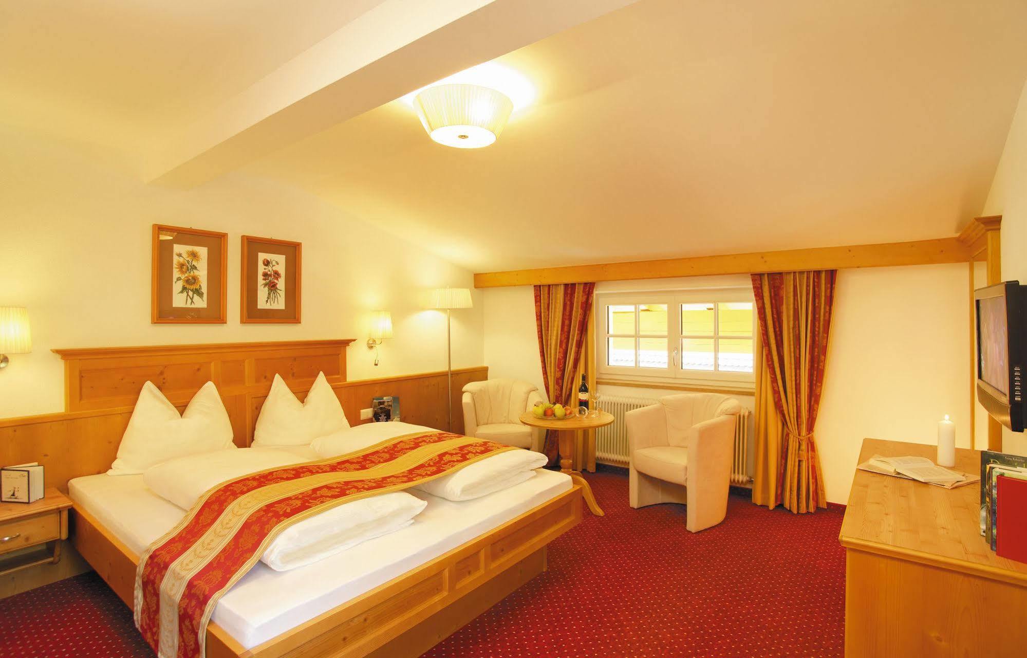 Alpenherz Hotel Garni Герлос Екстериор снимка