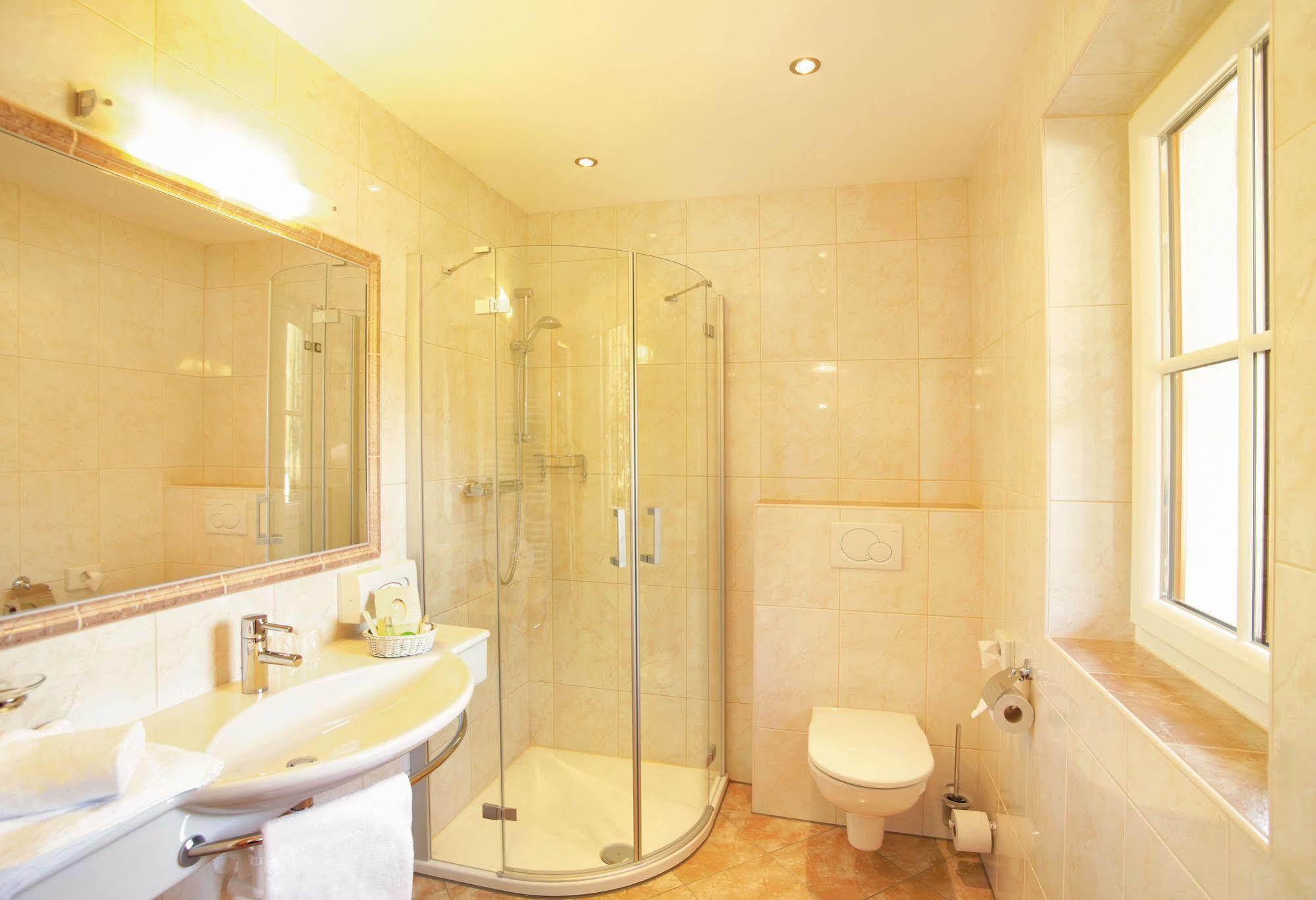 Alpenherz Hotel Garni Герлос Екстериор снимка