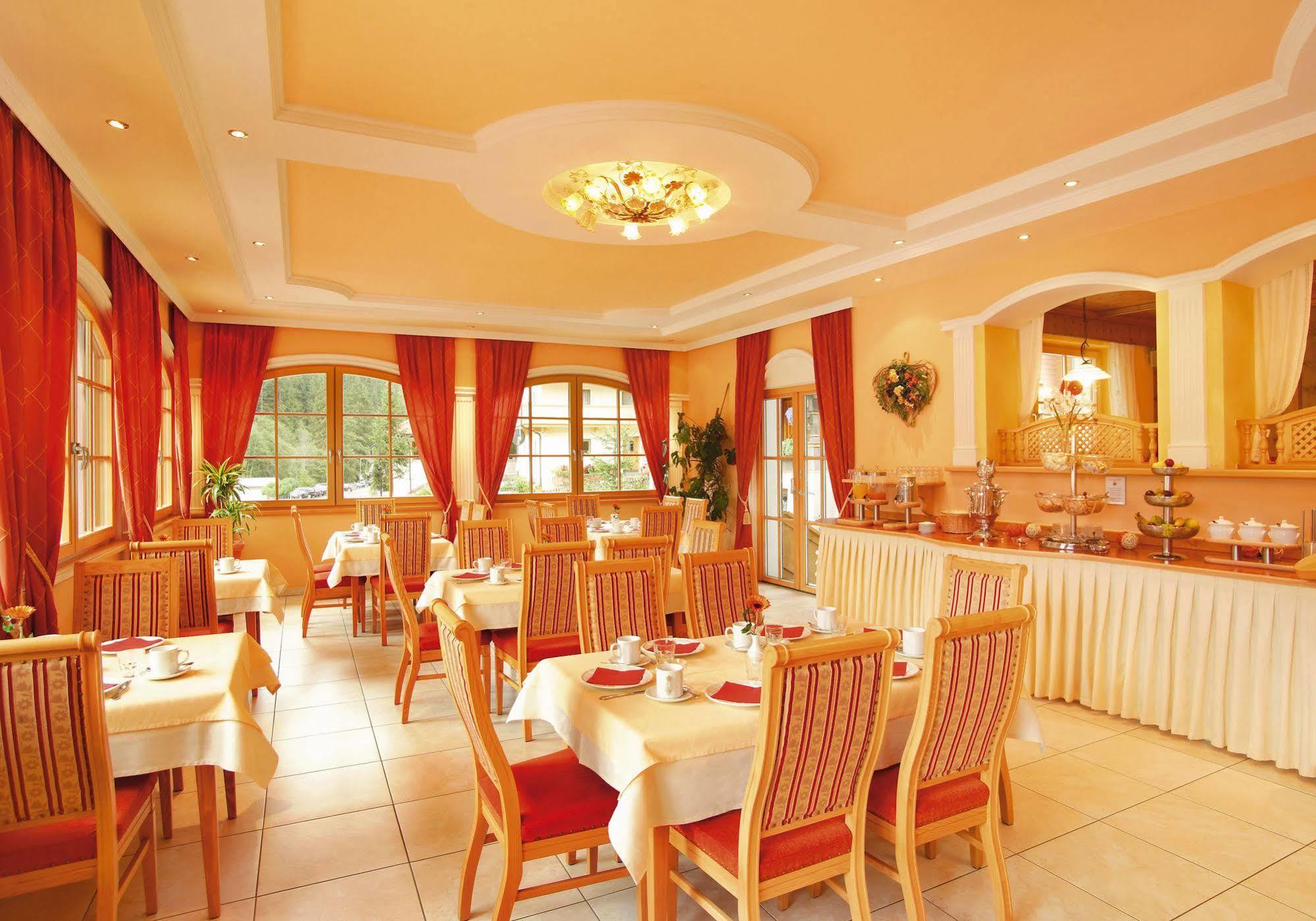 Alpenherz Hotel Garni Герлос Екстериор снимка