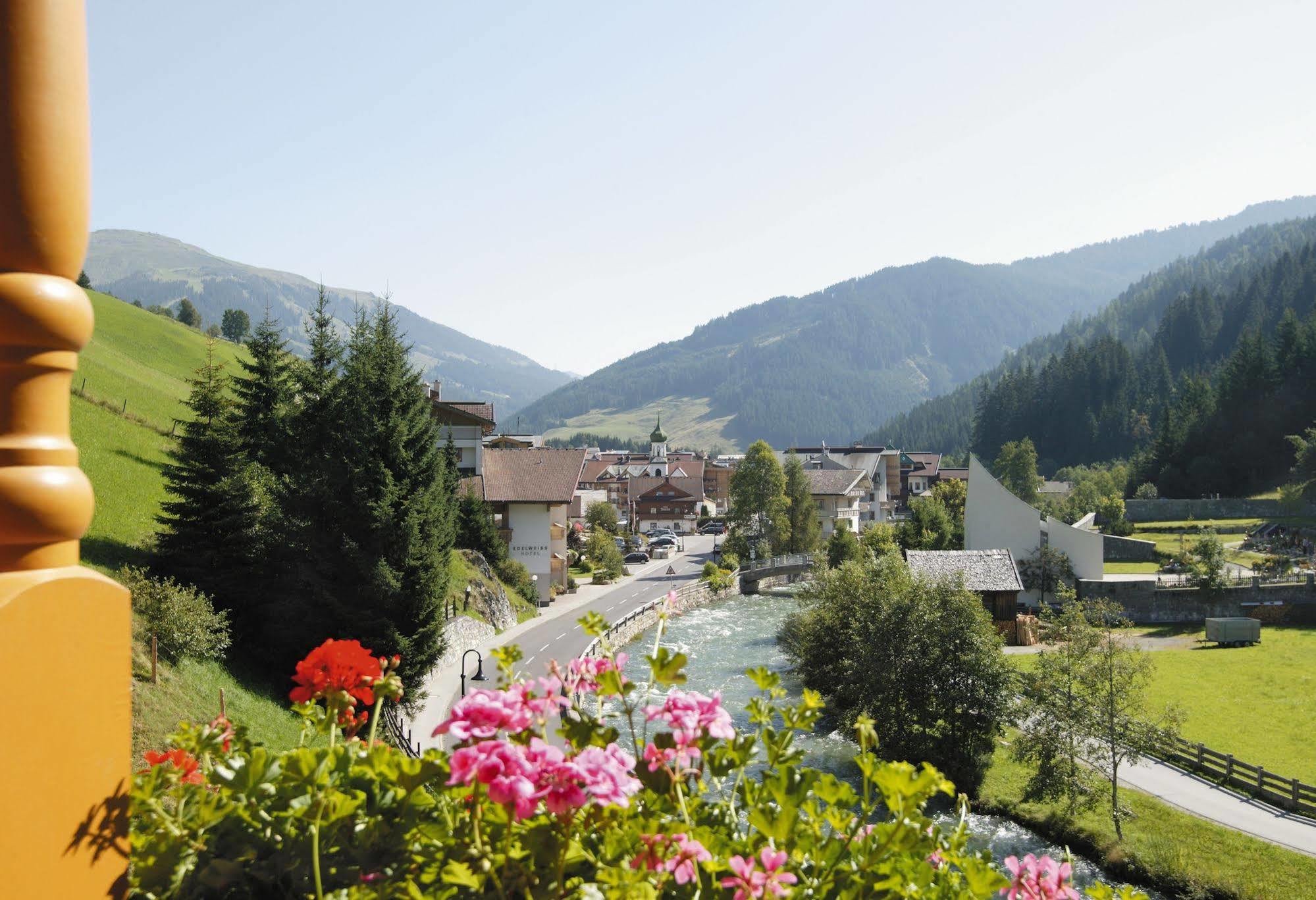 Alpenherz Hotel Garni Герлос Екстериор снимка