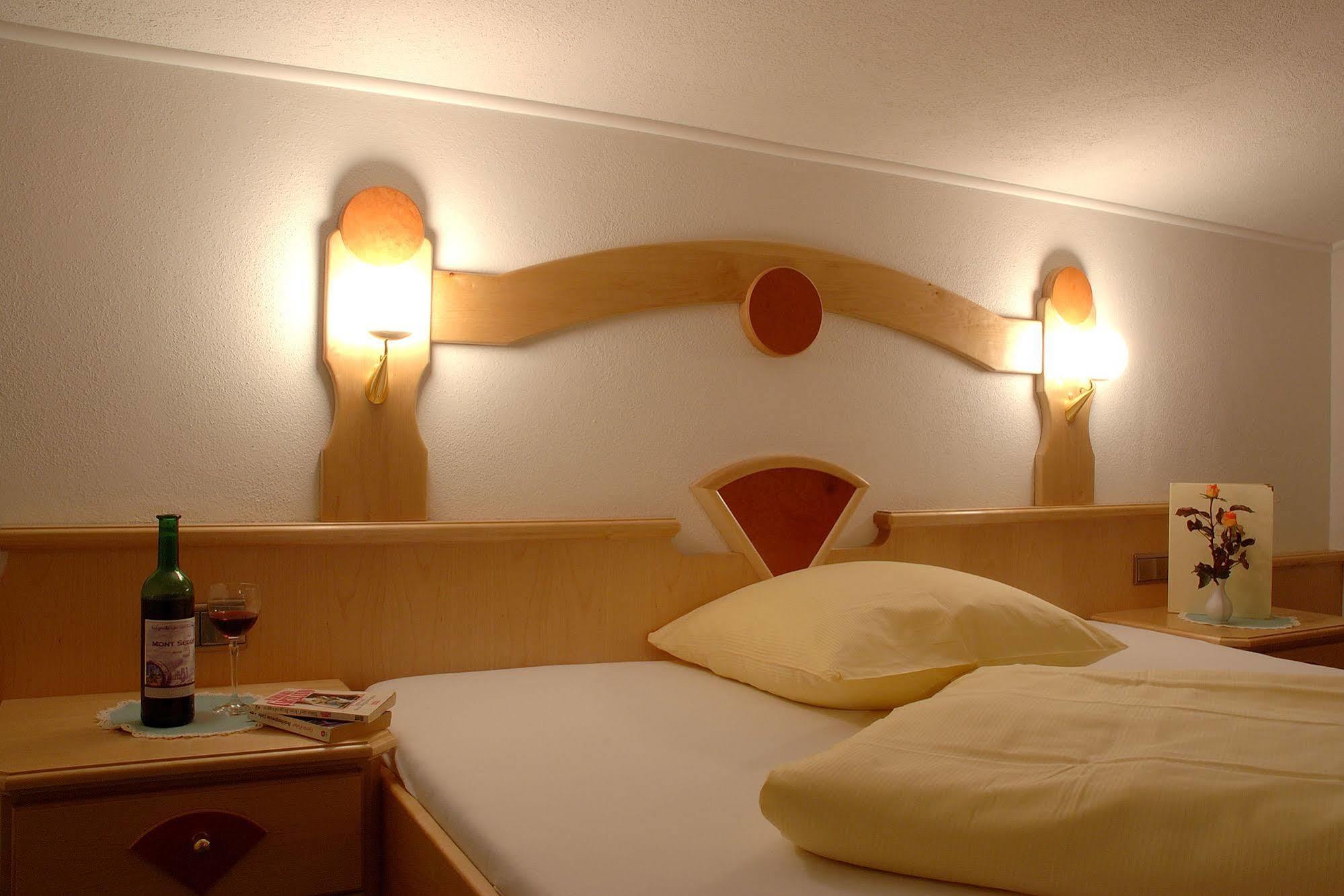 Alpenherz Hotel Garni Герлос Екстериор снимка
