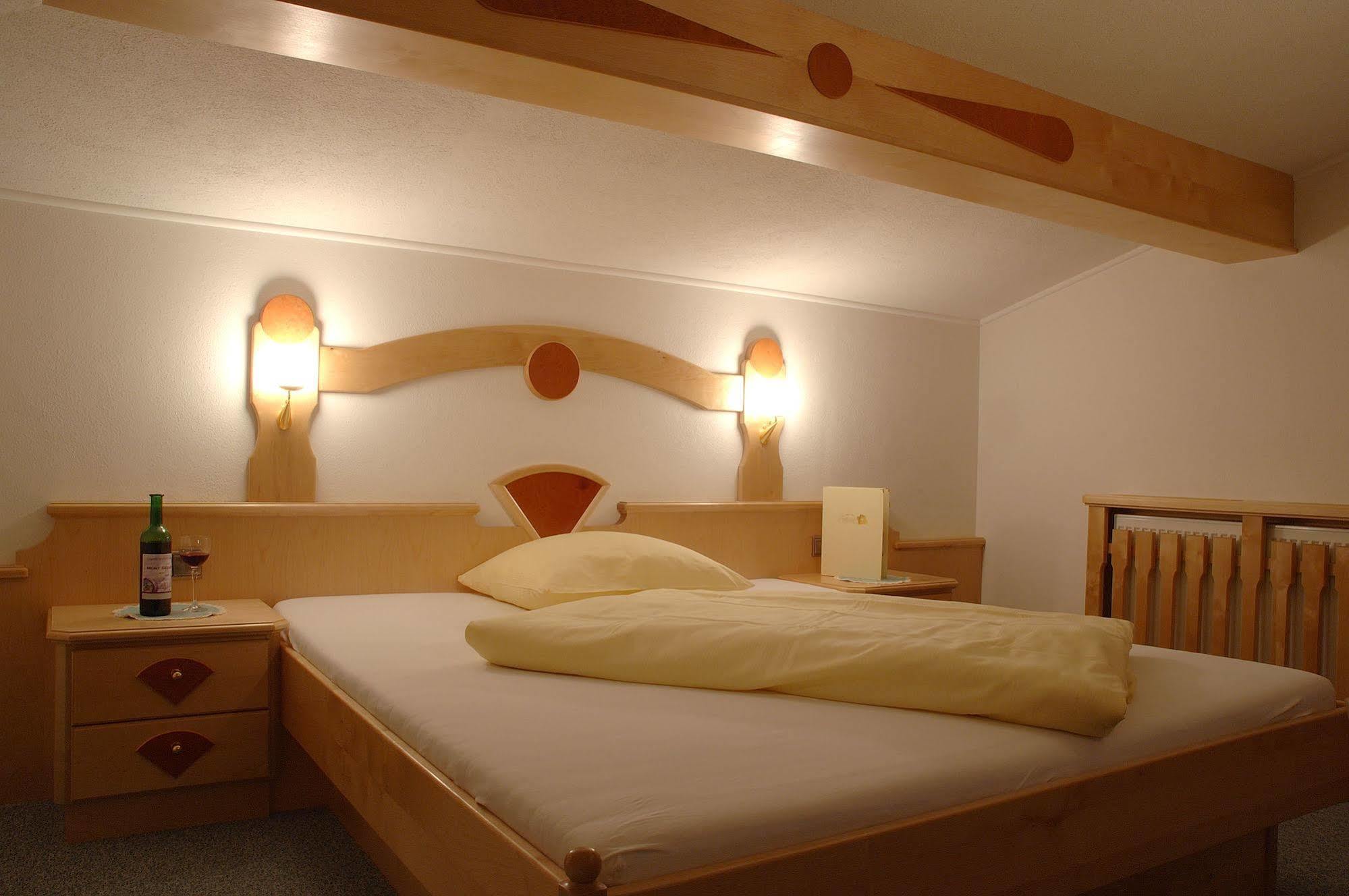 Alpenherz Hotel Garni Герлос Екстериор снимка