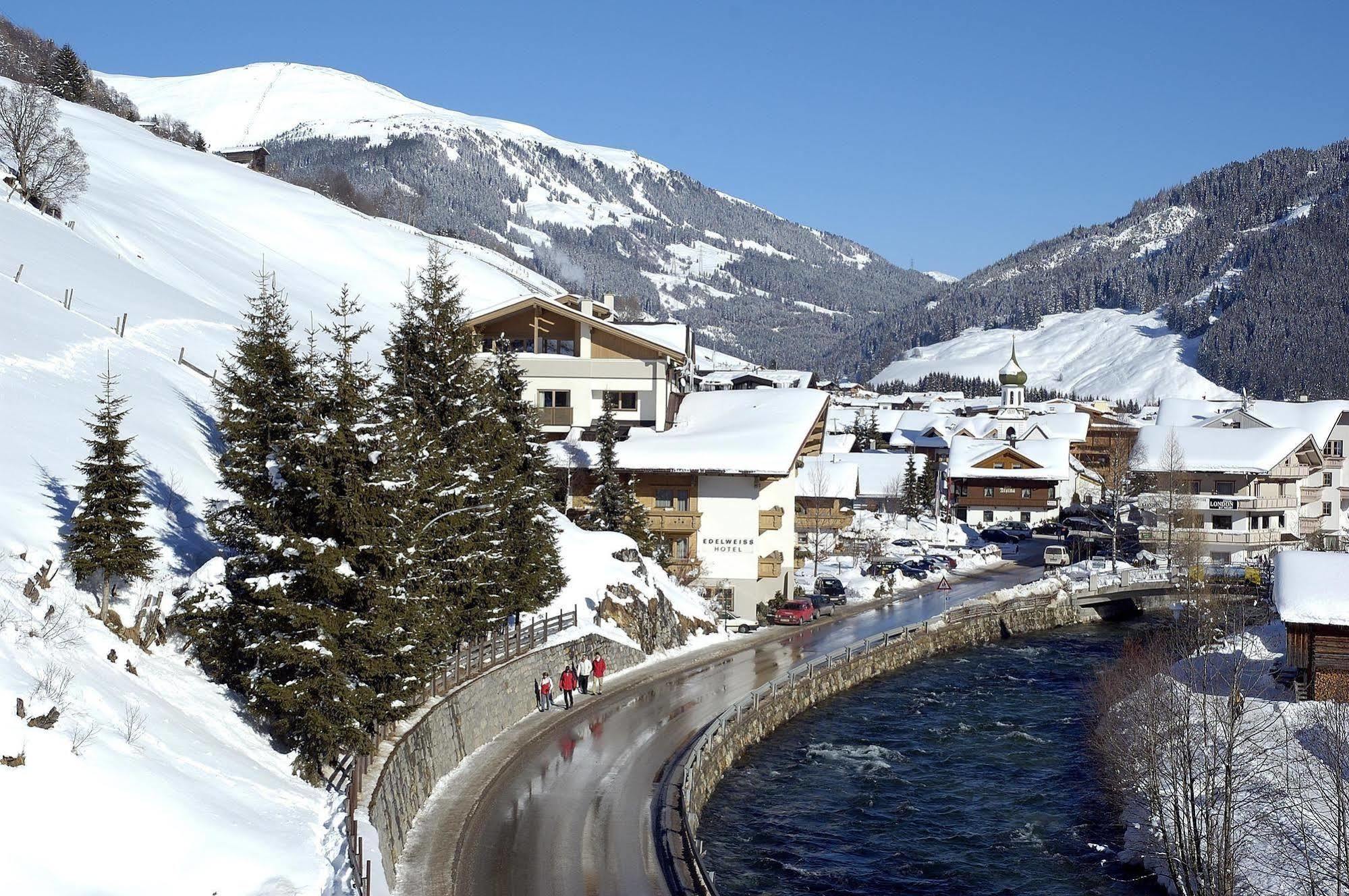 Alpenherz Hotel Garni Герлос Екстериор снимка