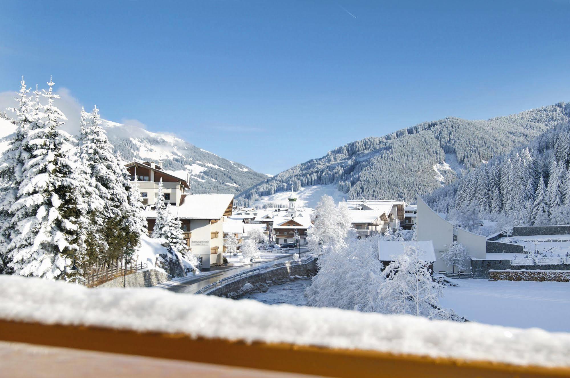 Alpenherz Hotel Garni Герлос Екстериор снимка