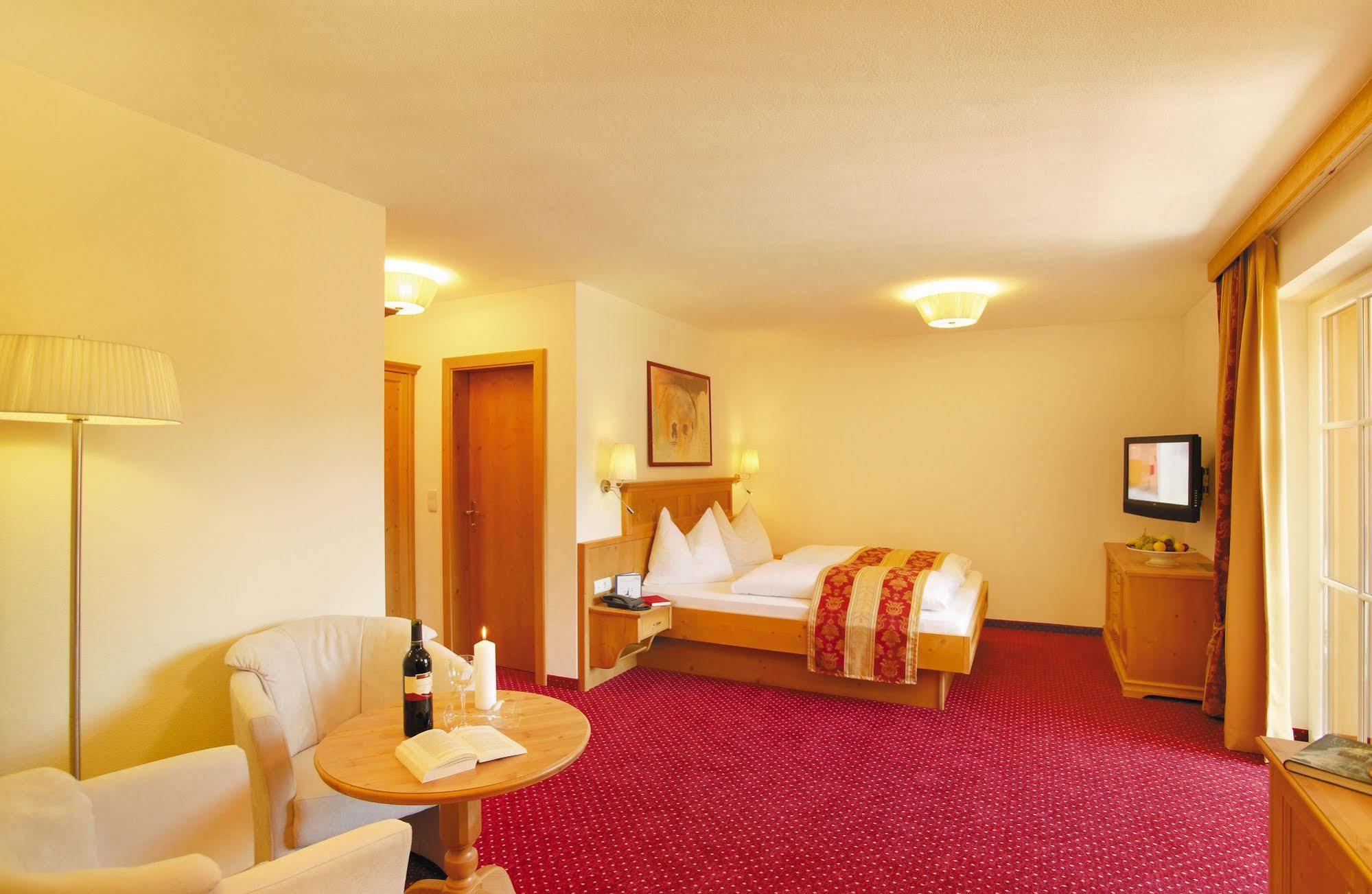 Alpenherz Hotel Garni Герлос Екстериор снимка