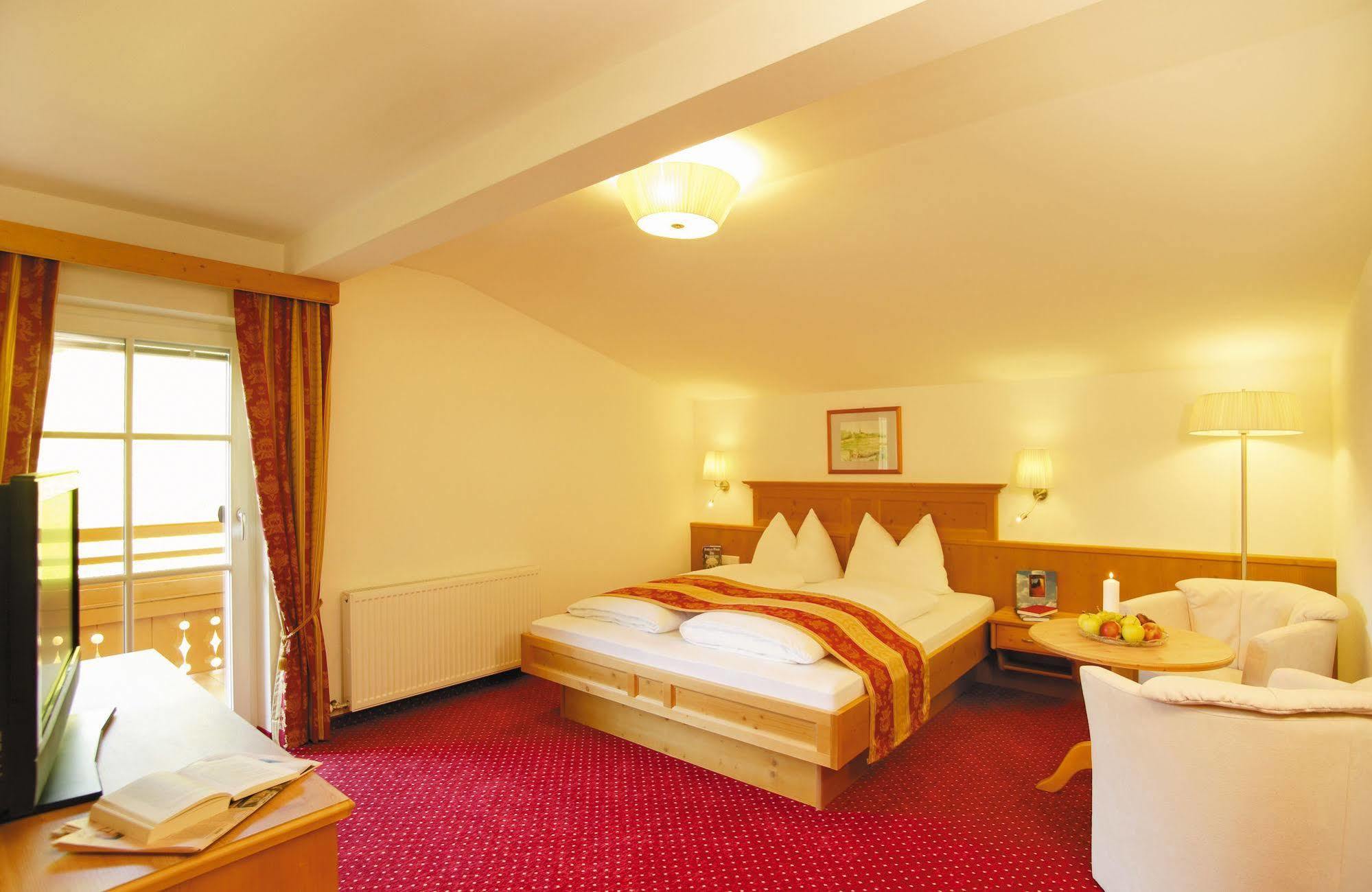 Alpenherz Hotel Garni Герлос Екстериор снимка
