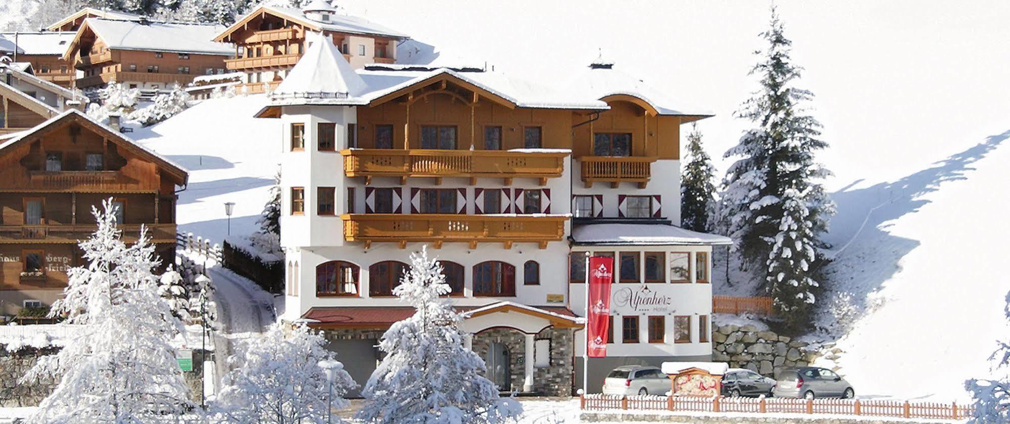 Alpenherz Hotel Garni Герлос Екстериор снимка
